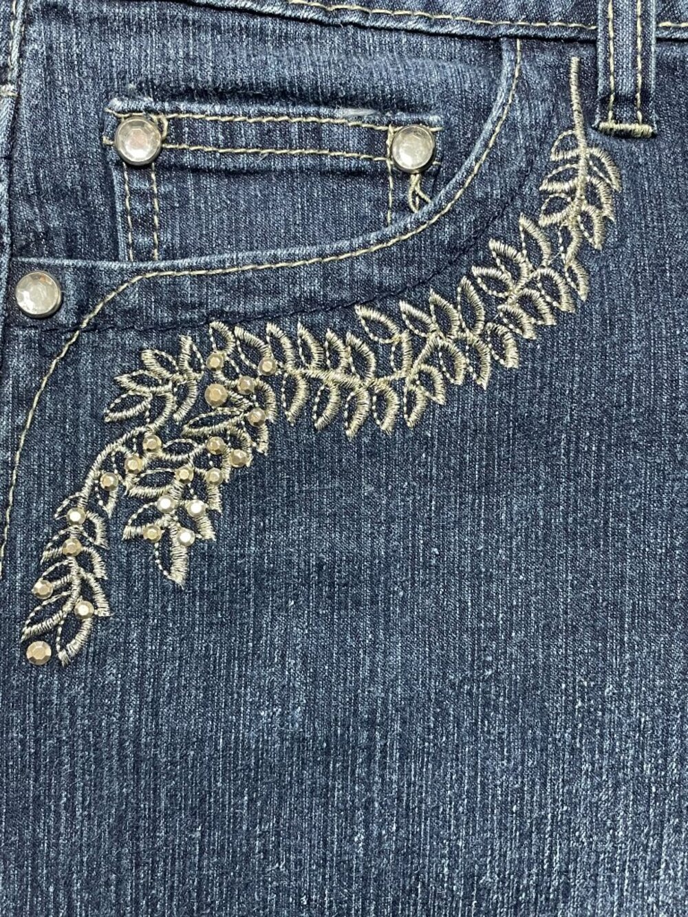 Roz & Ali Women’s Embroidered Beaded Jeans Size 10 Wide Leg Dark Wash Excellent - Picture 11 of 16